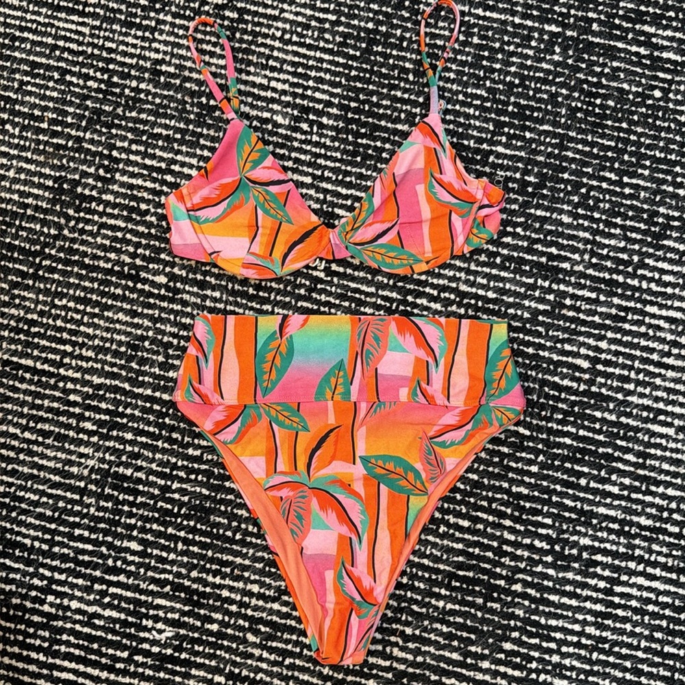 Beach riot - sold together. Never worn. Medium top, small bottoms.